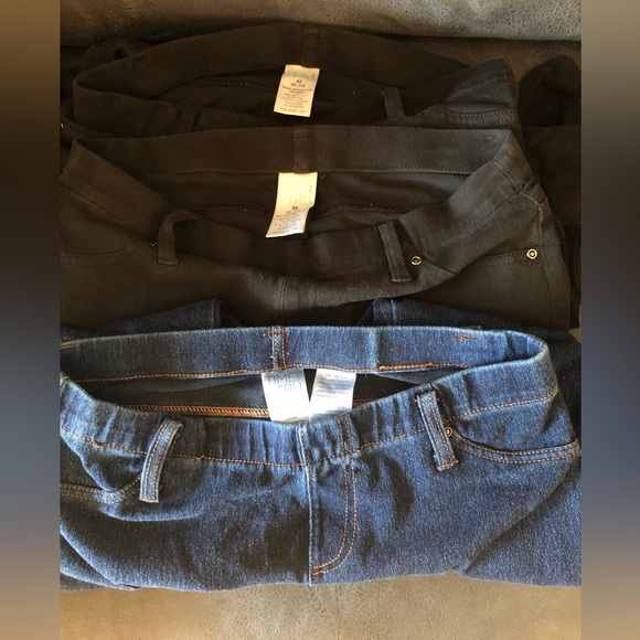 BUNDLE. 3 pairs of Time and Tru jeggings. Size medium. - Picture 2 of 3